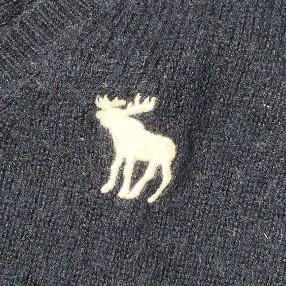 Abercrombie & Fitch Small Dark Navy V-Neck Sweater - Picture 3 of 7